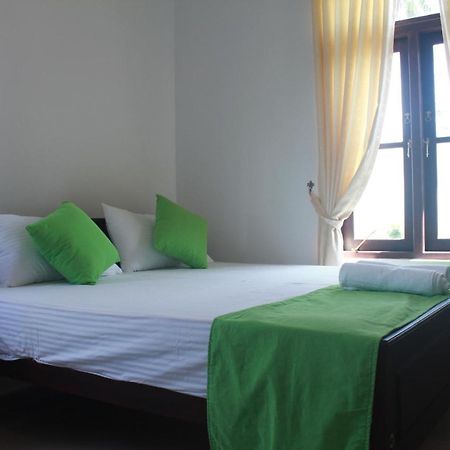 Queens Airport Residence Негомбо Екстериор снимка