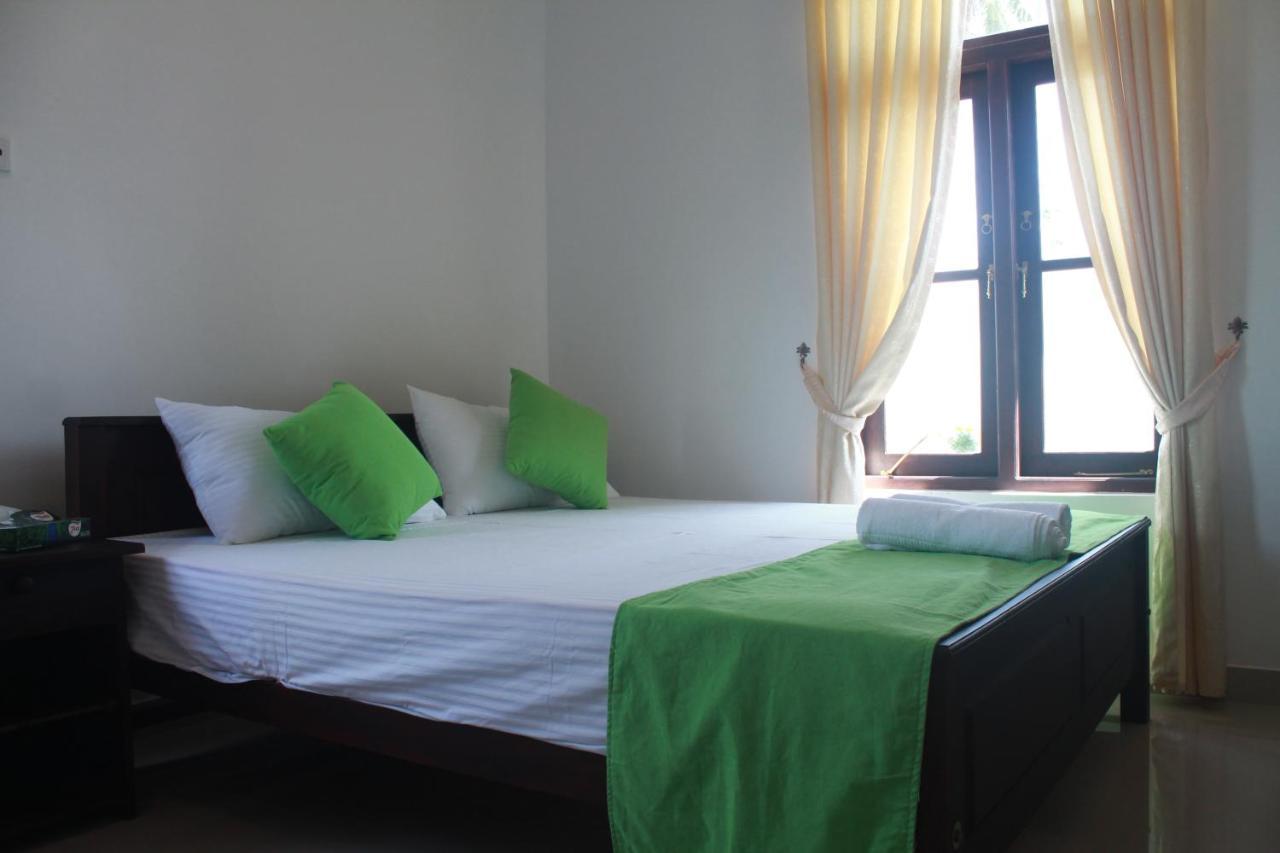 Queens Airport Residence Негомбо Екстериор снимка